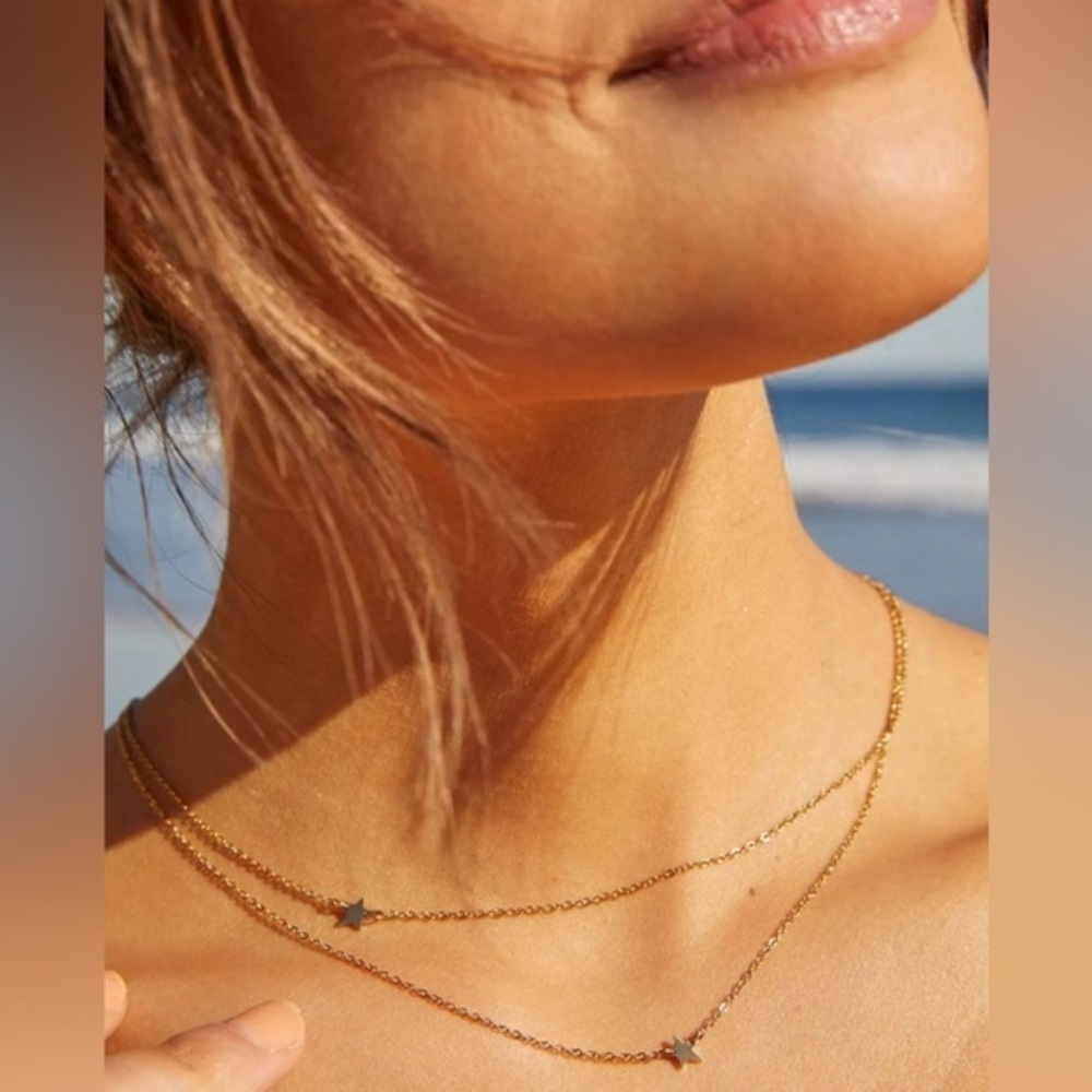 Gold Star Pendant Necklace